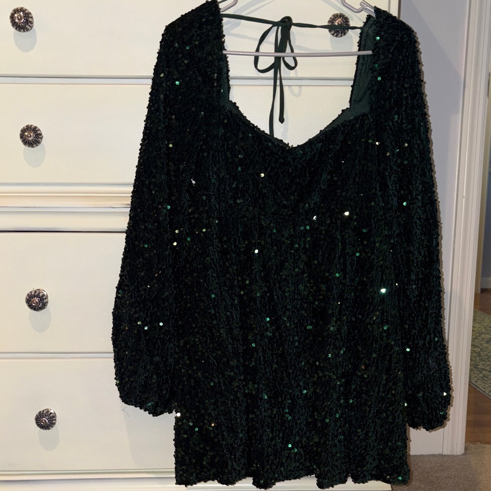 Beautiful green dress with sequins! So elegant - Picture 2 of 5